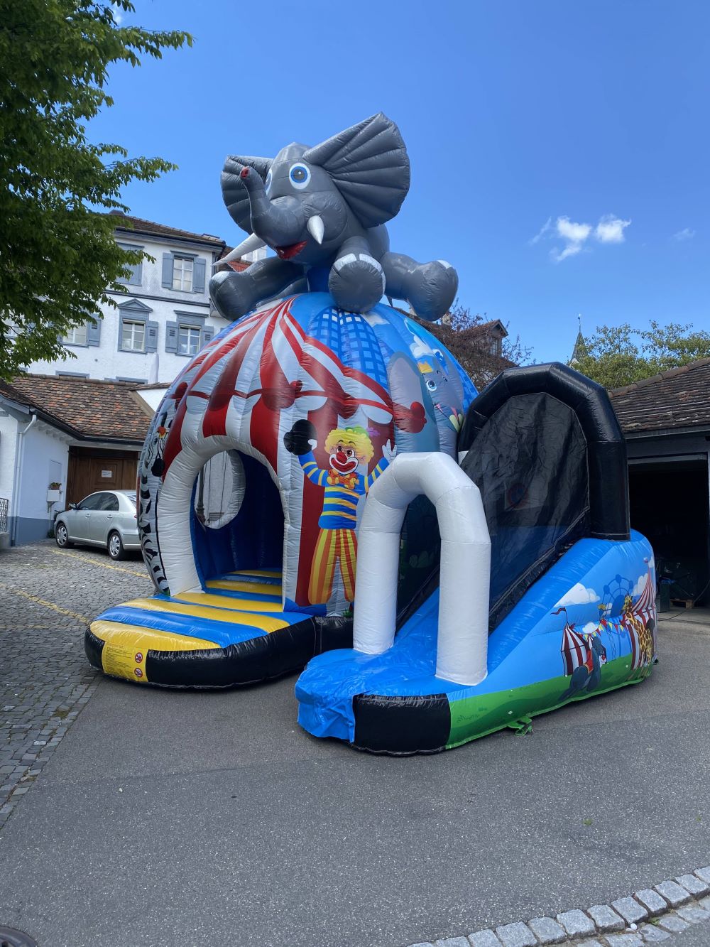 Zirkus Hüpfburg